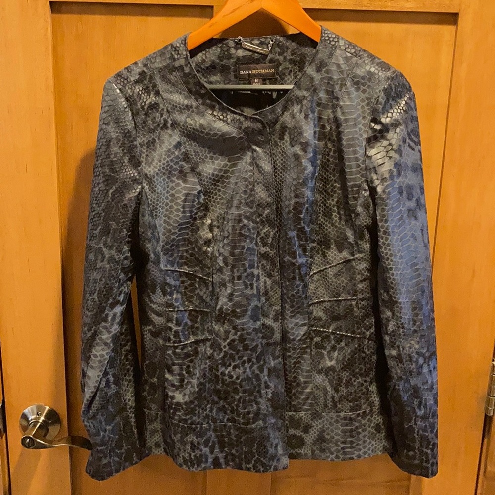 Dana Buchman Gray/Black Snakeskin Blazer w/ Snap closure Sz Medium